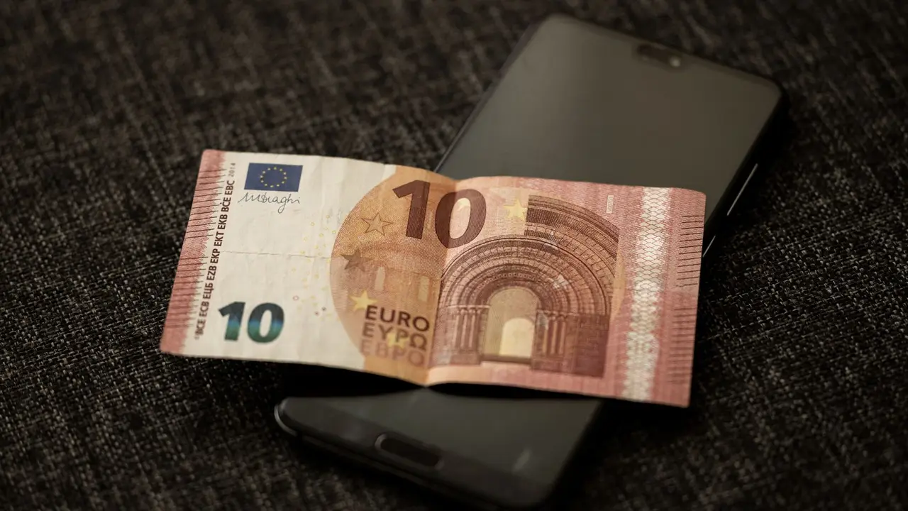 Como consultar o FGTS pelo celular e entender quando pode sacar