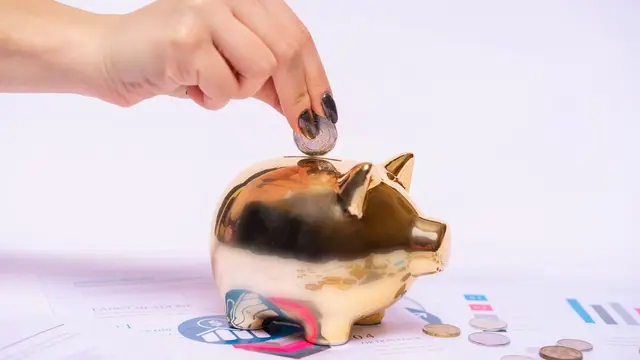 Como guardar dinheiro ganhando pouco: o método que funciona de verdade
