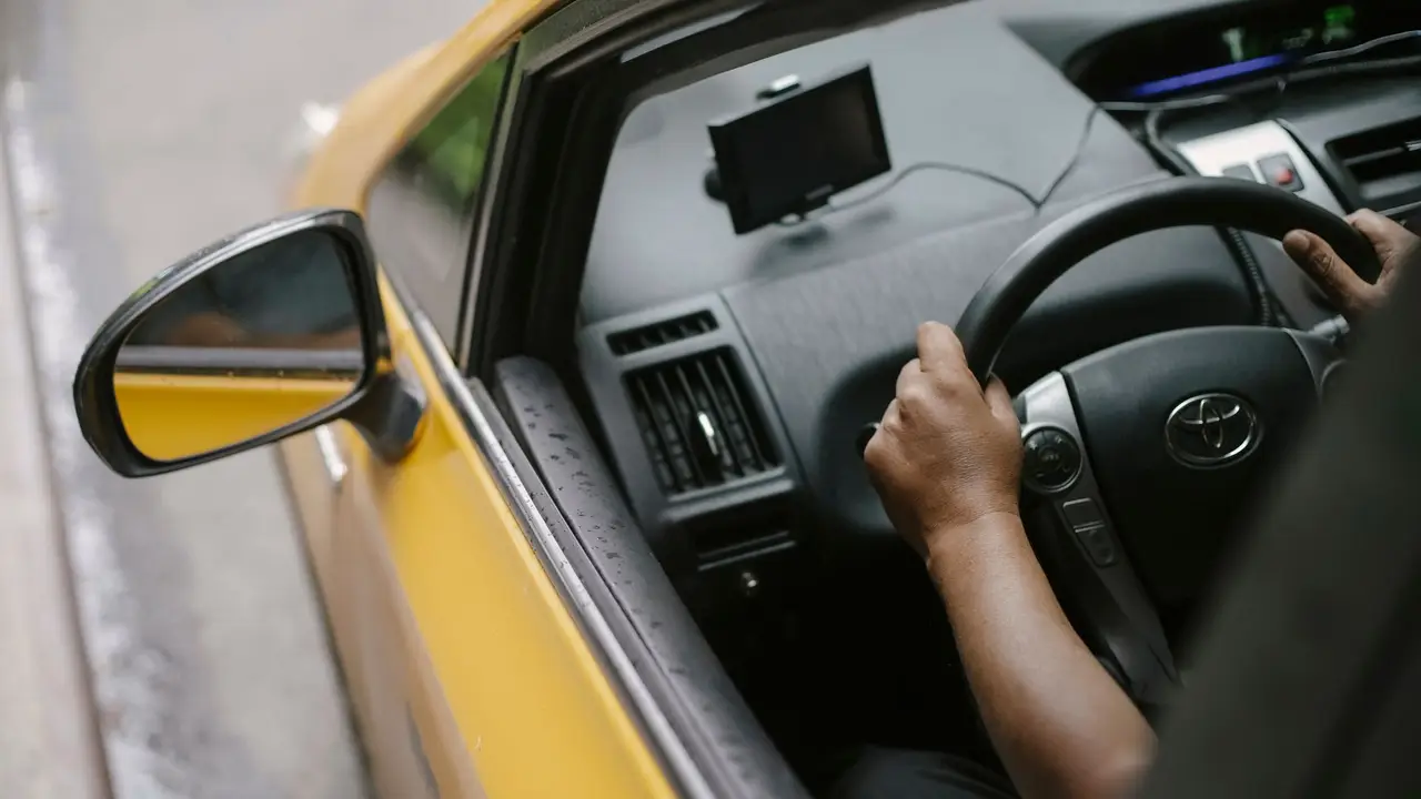 Como ser motorista de aplicativo: requisitos, ganhos e custos